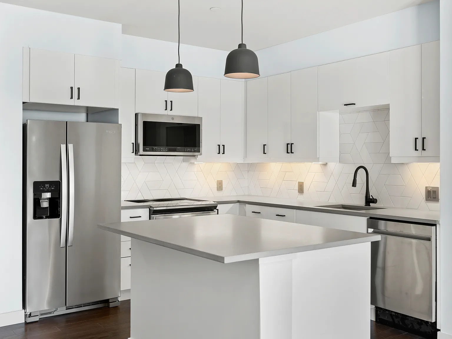 Studio, 715 sqft, $3,540 — Photo 4