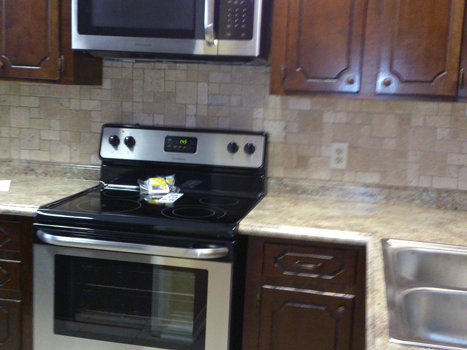 1st image of 920 Dalzell St