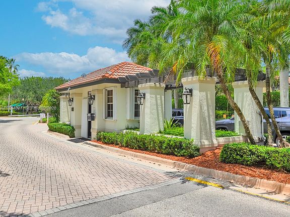 5th image of 624 Stanton Dr