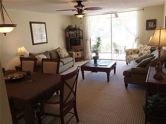 3rd image of 202 SE 10th St APT 102