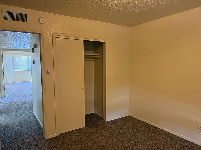 8201 Portales Ave NE — Photo 17