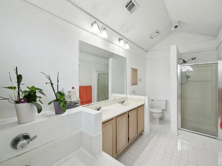 2128 Regency Dr — Photo 18