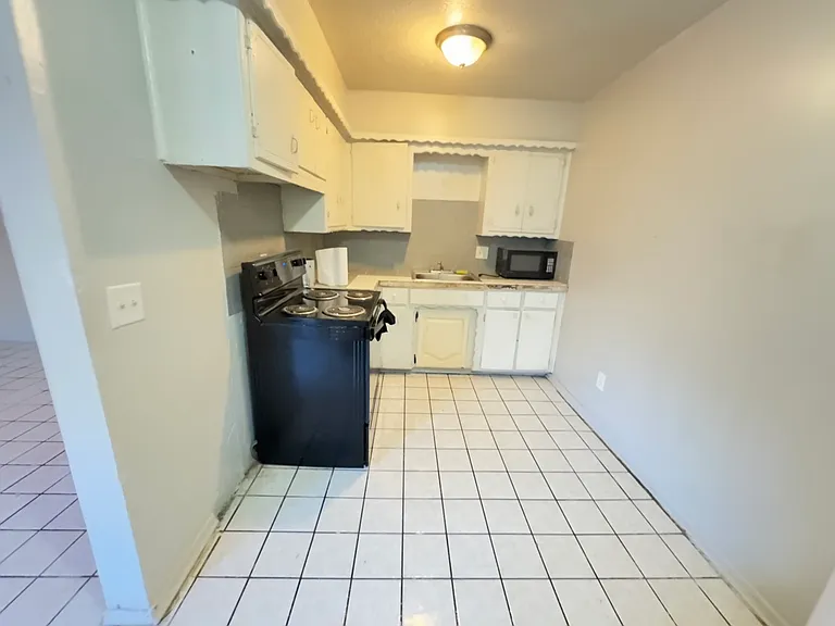 218 SE 44th St #207 — Photo 8