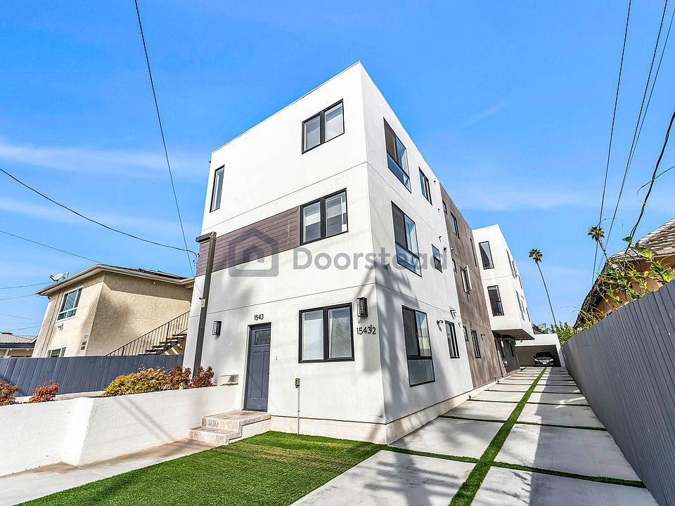 1st image of 1543 W 37th Pl Room 1