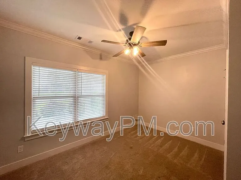 2217 Laurens St — Photo 7