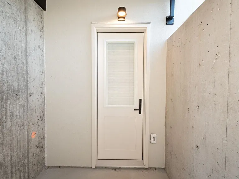 5770 Kitchener St #LOWER — Photo 3