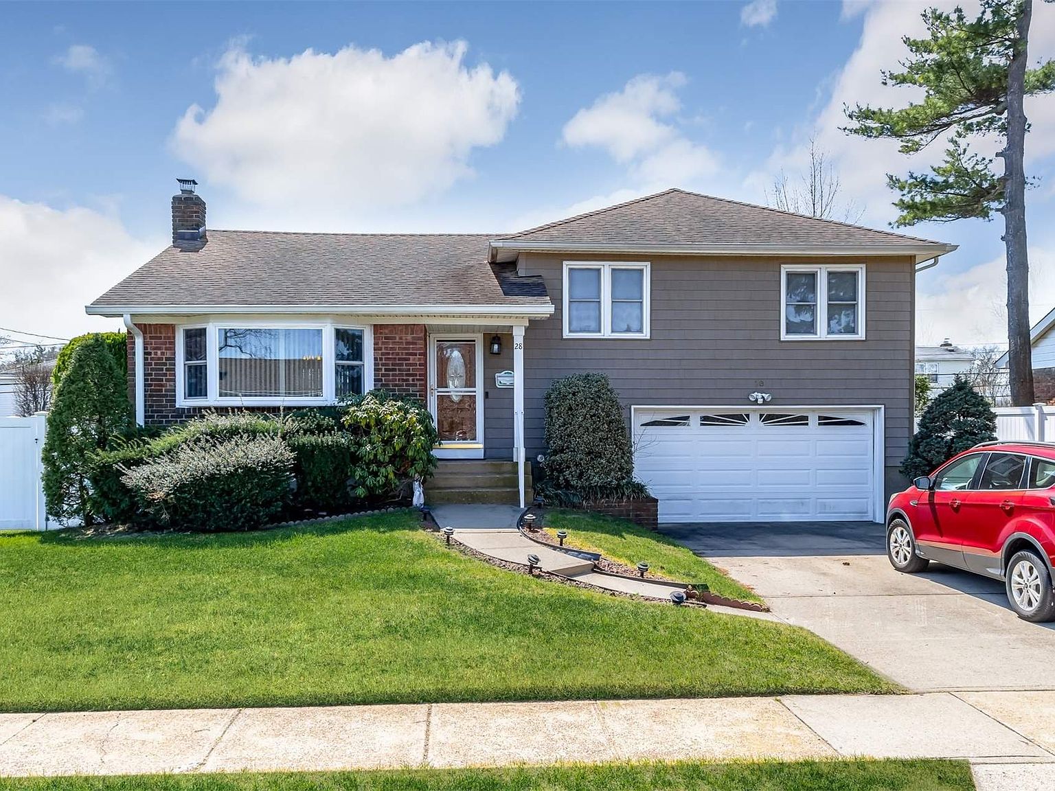 28 Meadow Wood Lane, Farmingdale, NY 11735 Zillow