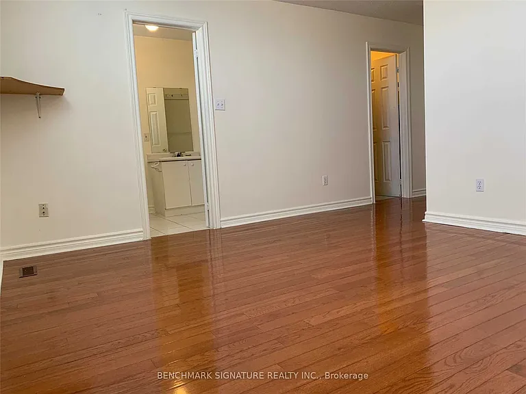102 Greensboro Dr — Photo 8