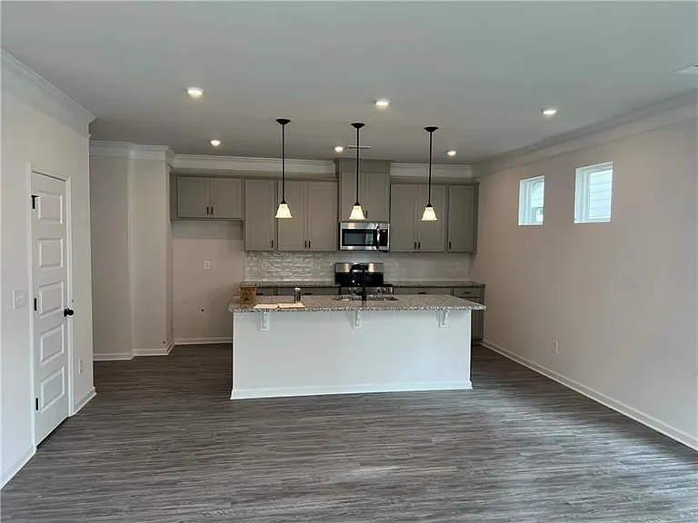 423 Perth Dr — Photo 5