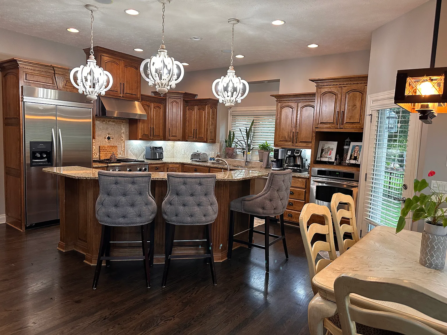 5 bed, 5.5 bath, 6000 sqft, $4,000 — Photo 2
