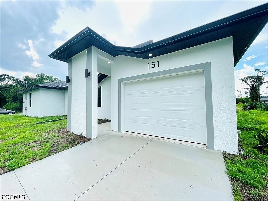 3 bed, 2.0 bath, 1200 sqft, $2,000 — Photo 2