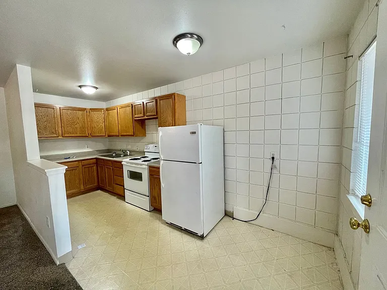 509 S Bryan Ave — Photo 4