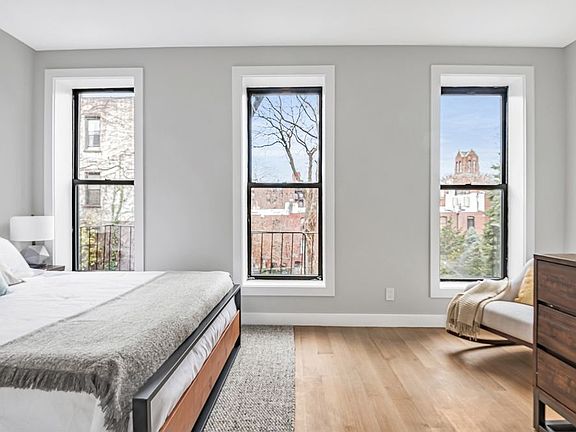 5th image of 394 Henry St