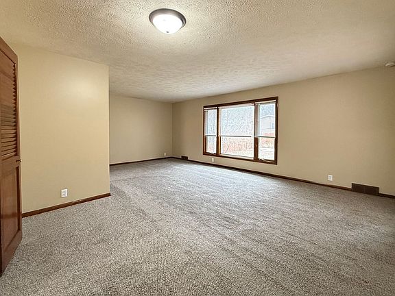 5th image of 638 Spencer Ave