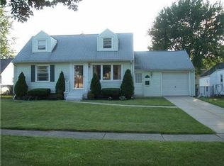 1060 Parkhurst Blvd, Tonawanda, NY 14150