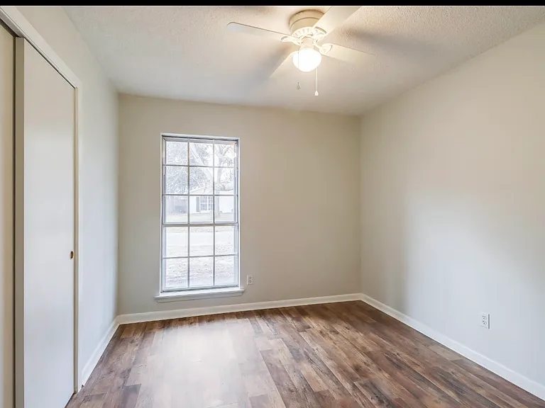 327 Dianne Dr — Photo 12
