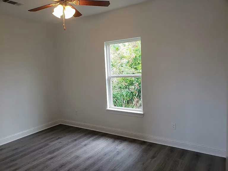 7815 Leake Ave — Photo 5