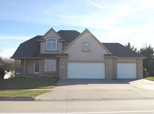 1007 E 53rd St, Kearney, NE 68847