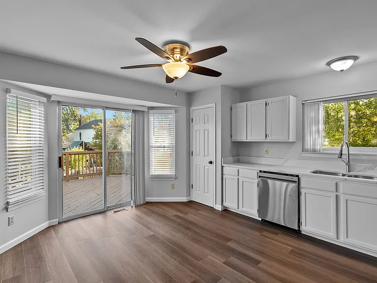 2 Coachman Ct — Photo 9