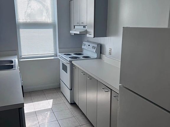4th image of 932-934 Russell Blvd