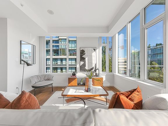 2nd image of 2565 Maple St #602