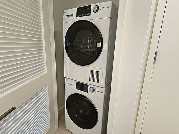 4th image of 22 Chapel St APT 12F