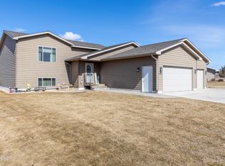 2407 Pine Avenue Cir NE, Watertown, SD 57201