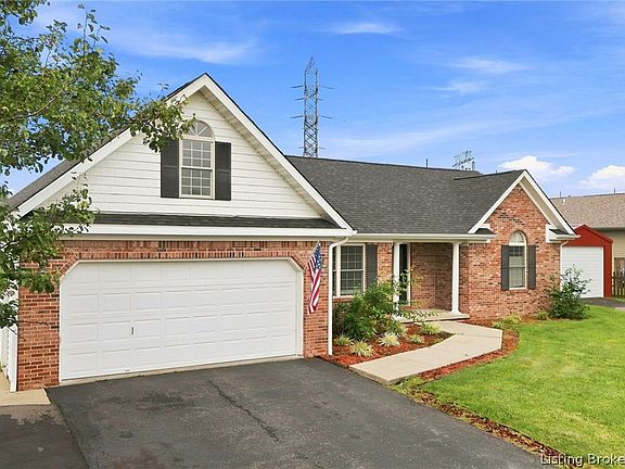 2nd image of 40 Country Manor Boulevard