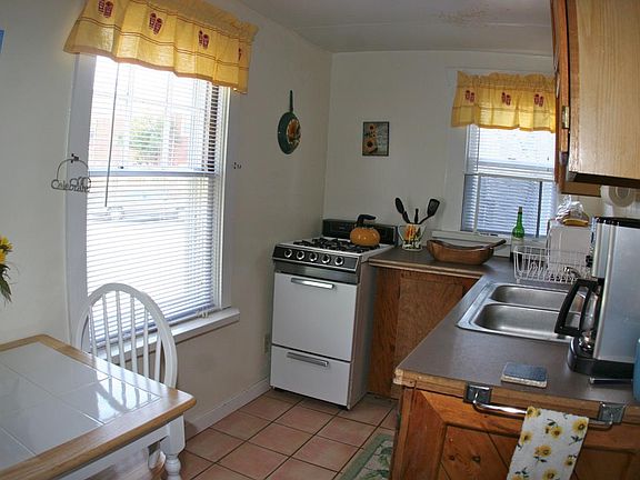 3rd image of 407 22nd St #A