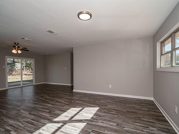 4th image of 901 Dudley St