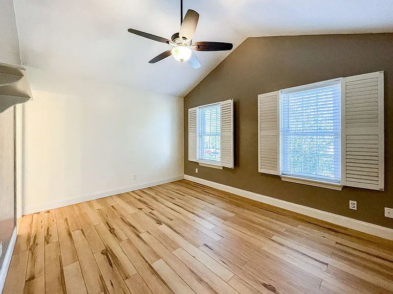 601 E Burgess Rd #E4 — Photo 3
