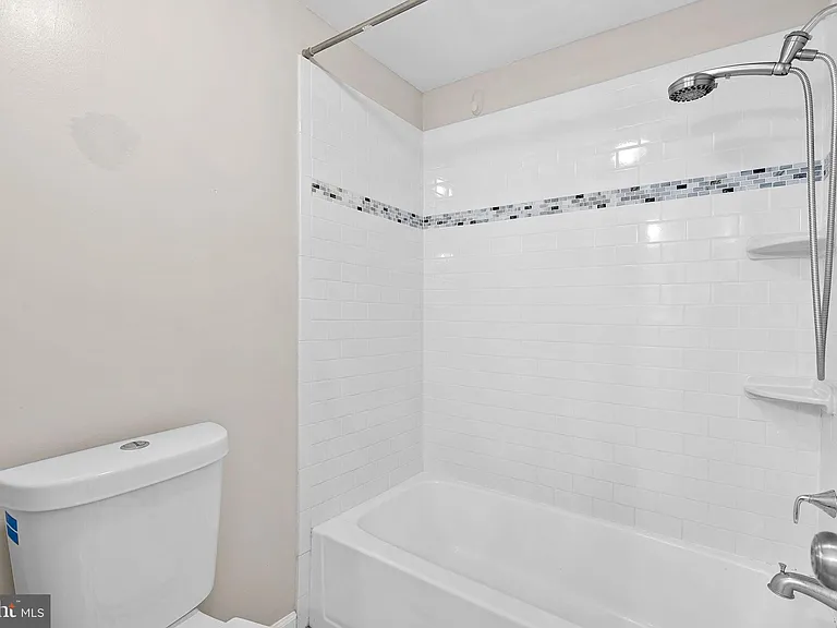 2110 Whisperwood Glen Ln — Photo 19