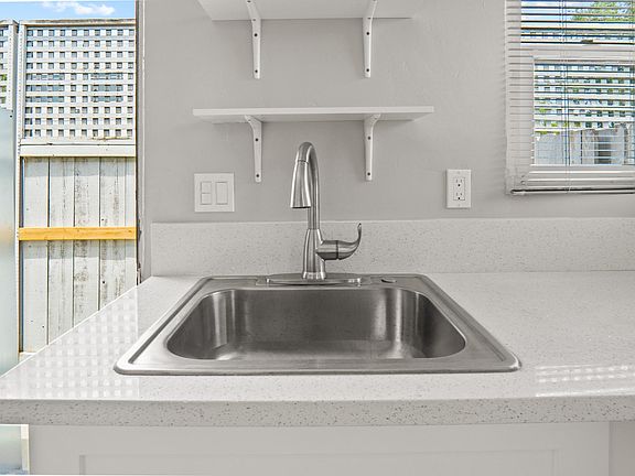 4th image of 4252 41st St