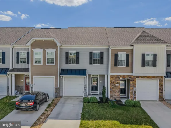 30 Horace Ct, Bunker Hill, WV 25413