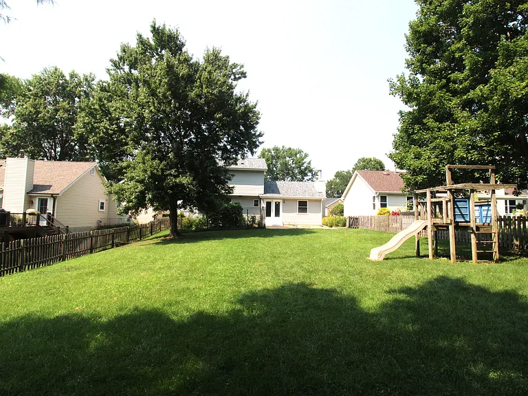 912 Oakwood Farms Ln — Photo 5