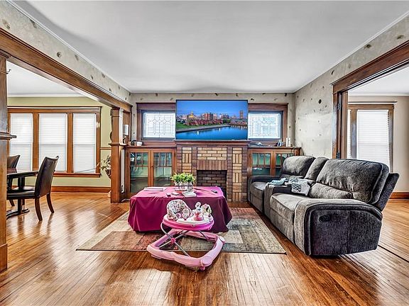 3rd image of 28 Shoreham Pkwy