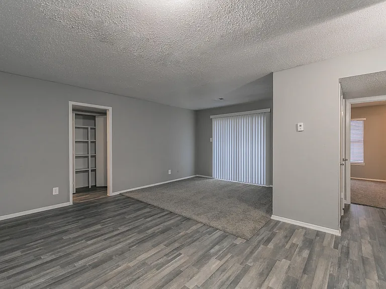 Verano Oaks Apartments — Photo 35