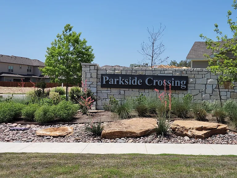 The Parkside Crossing neighborhood is just across from San Gabriel Park and a few minutes from the Georgetown Square. Amazing location!