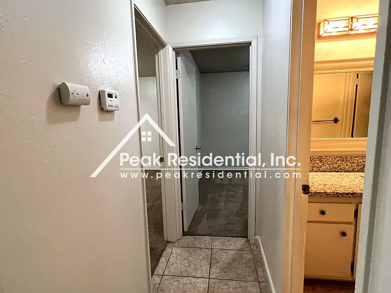 504 Roundtree Ct — Photo 12