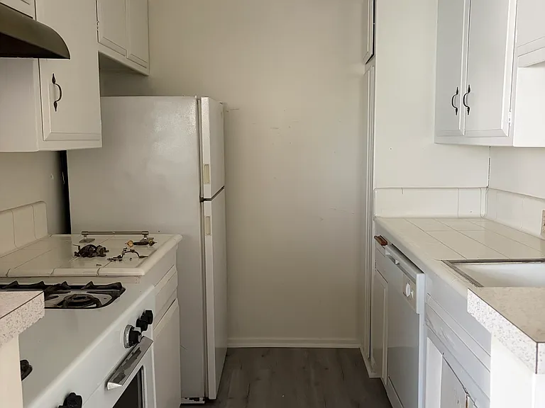 329 California Ave #5 — Photo 2