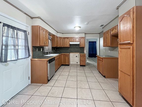 3rd image of 1509 E Pecos Dr