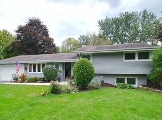 1360 Bonnie Ln, Brookfield, WI 53045