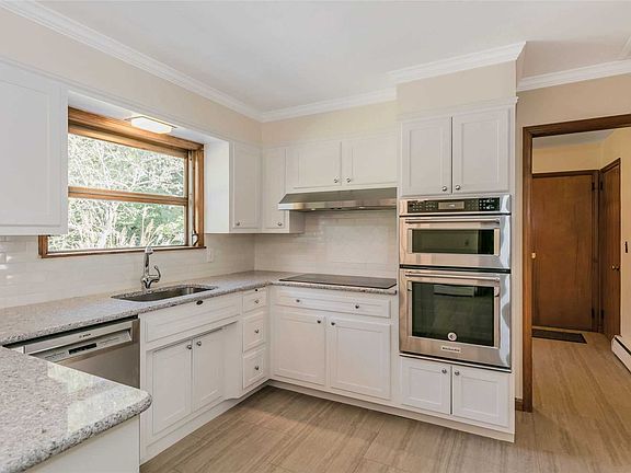 5th image of 7 Cedar Ln E