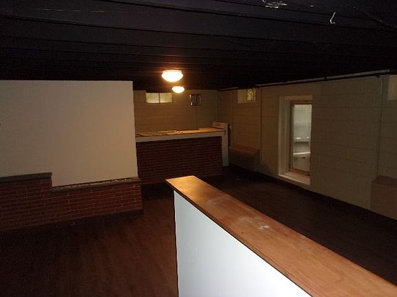 2nd image of 445 W Breckenridge St