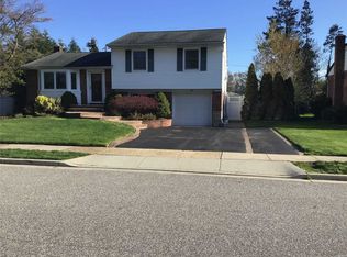 46 Pickwick Dr N, Syosset, NY 11791