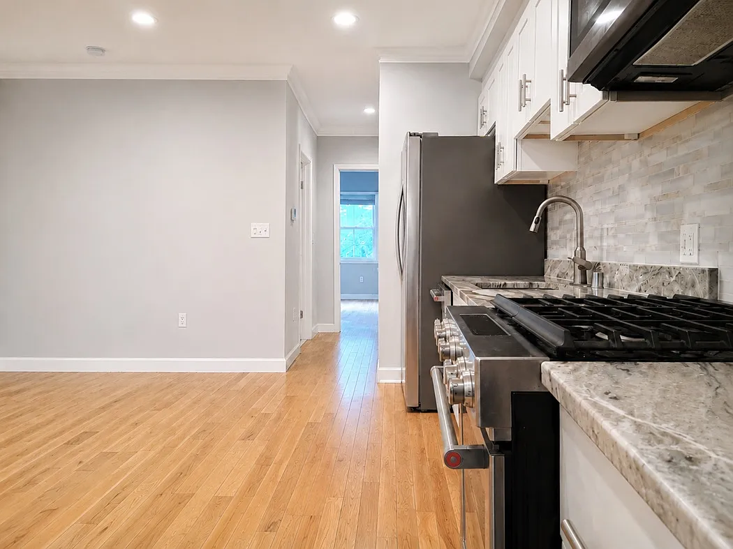 2 bed, 900 sqft, $2,397 — Photo 4