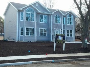 13 20th Ave, Bay Shore, NY 11706