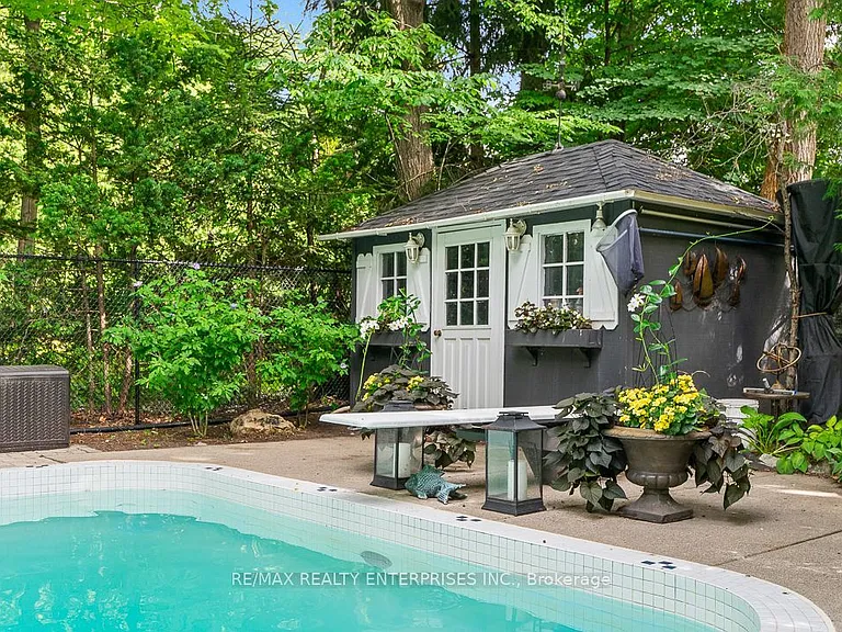 1373 Queen Victoria Ave — Photo 46