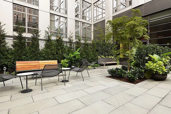 Rented by R New York | media 30