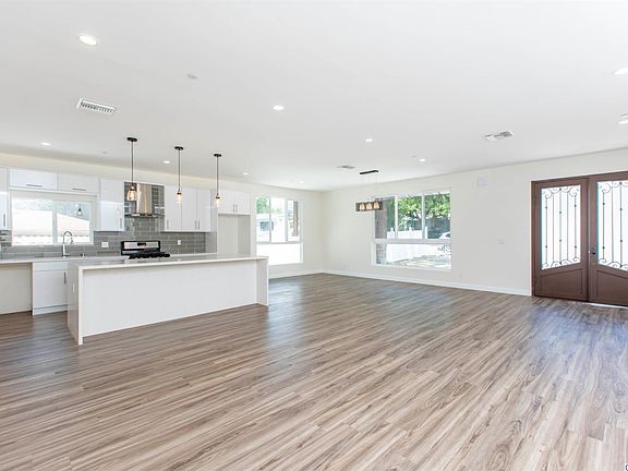 5th image of 10915 Odell Ave